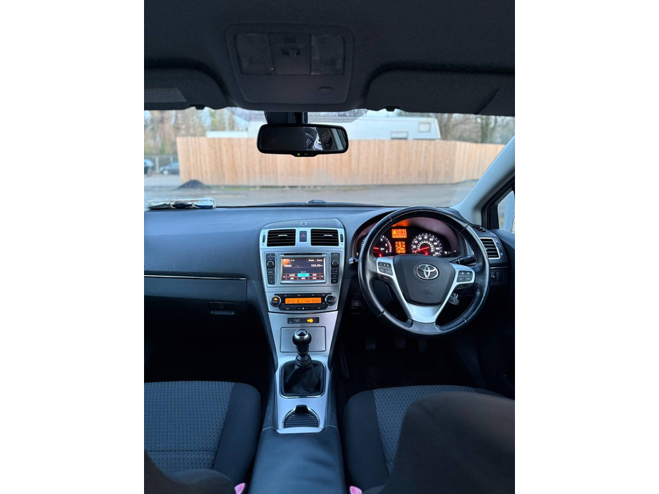 2012 Toyota Avensis - image 28