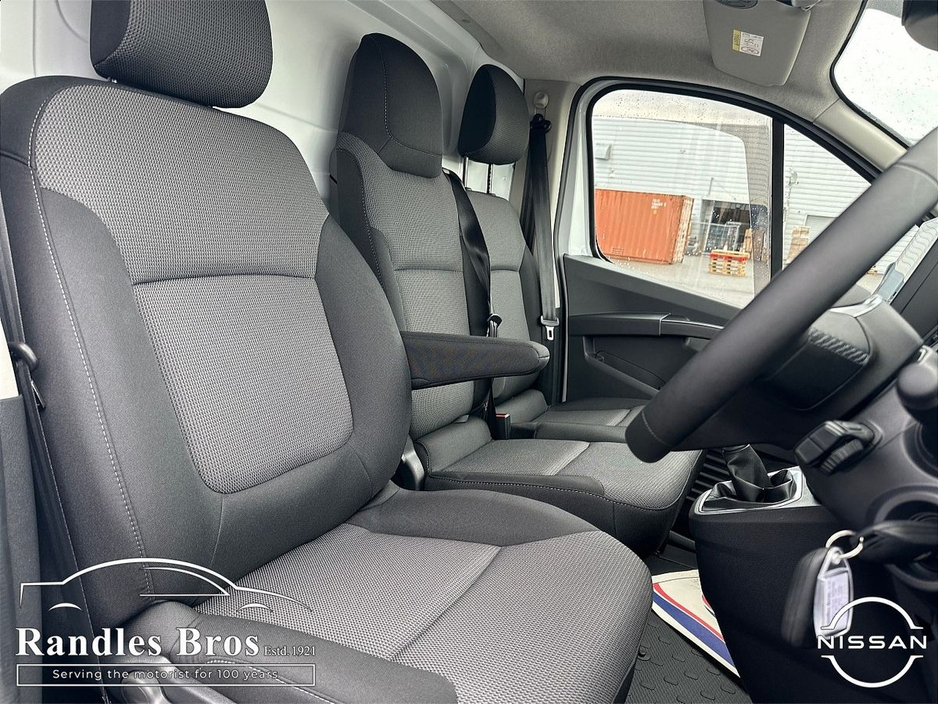 2025 Nissan Primastar - image 15