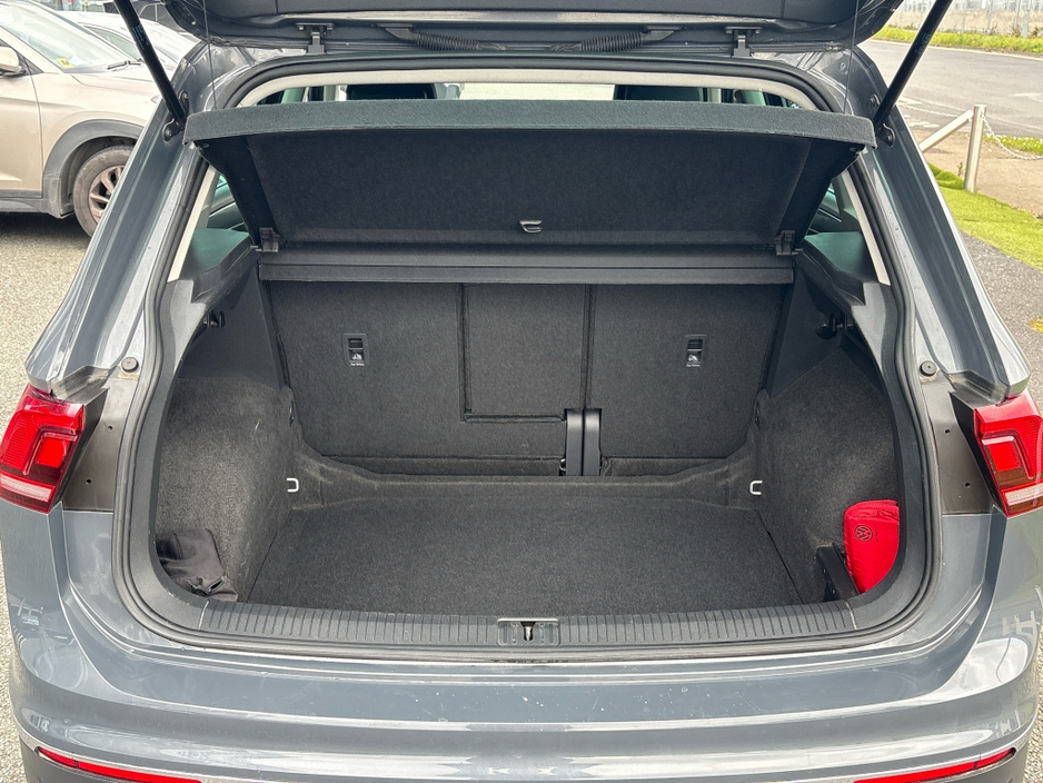 2021 Volkswagen Tiguan - image 9