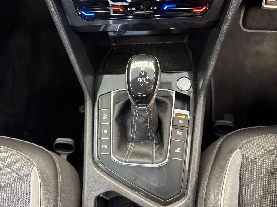 2023 Volkswagen Tiguan - image 16