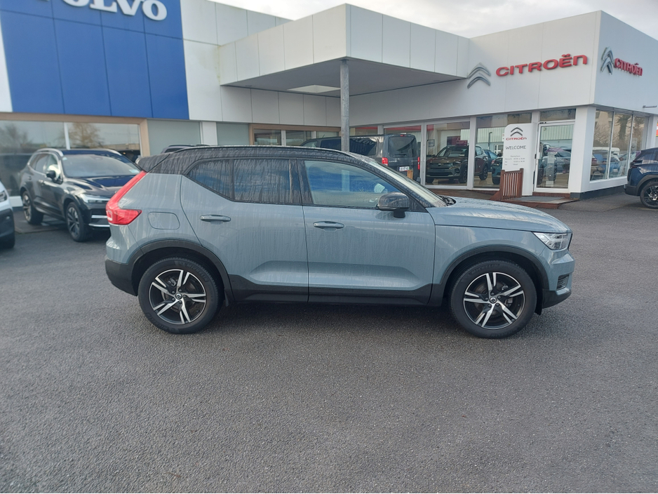 2023 Volvo XC40 T2 P R-DESIGN MAN 5DR €39,950