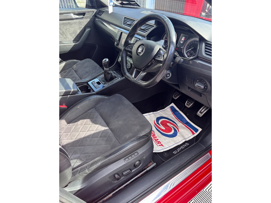 2017 Skoda Superb - image 7