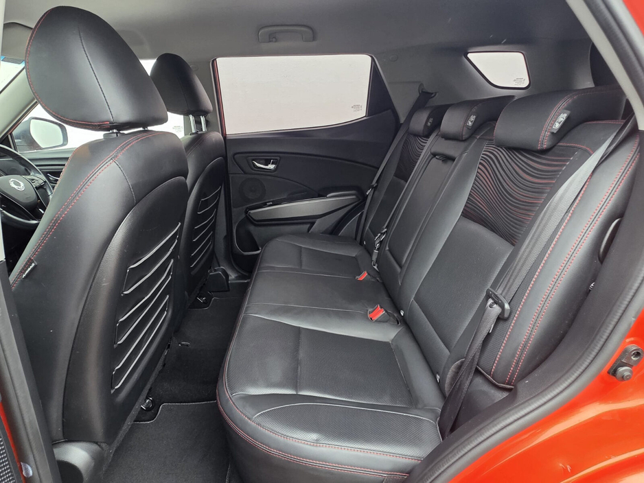 2021 Ssangyong Tivoli - image 10