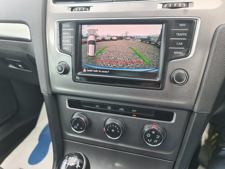 2016 Volkswagen Golf - image 13