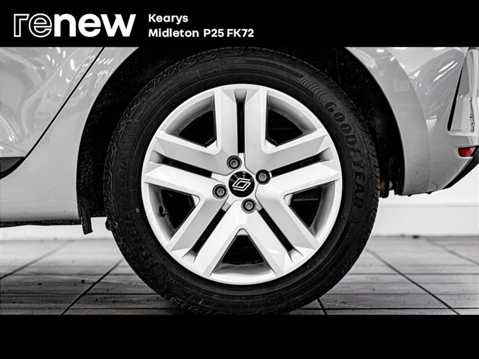 2025 Renault Clio - image 9