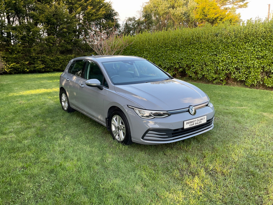 2022 Volkswagen Golf - image 2