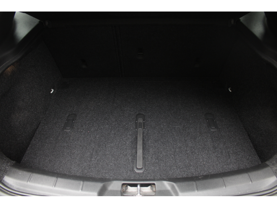 2017 Volvo V40 - image 19