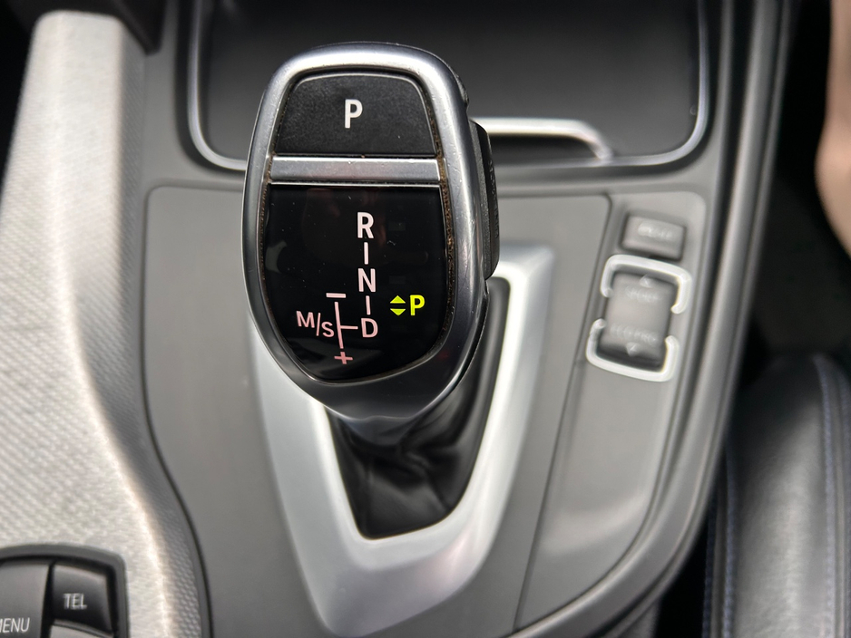 2017 BMW 3 Series - image 12