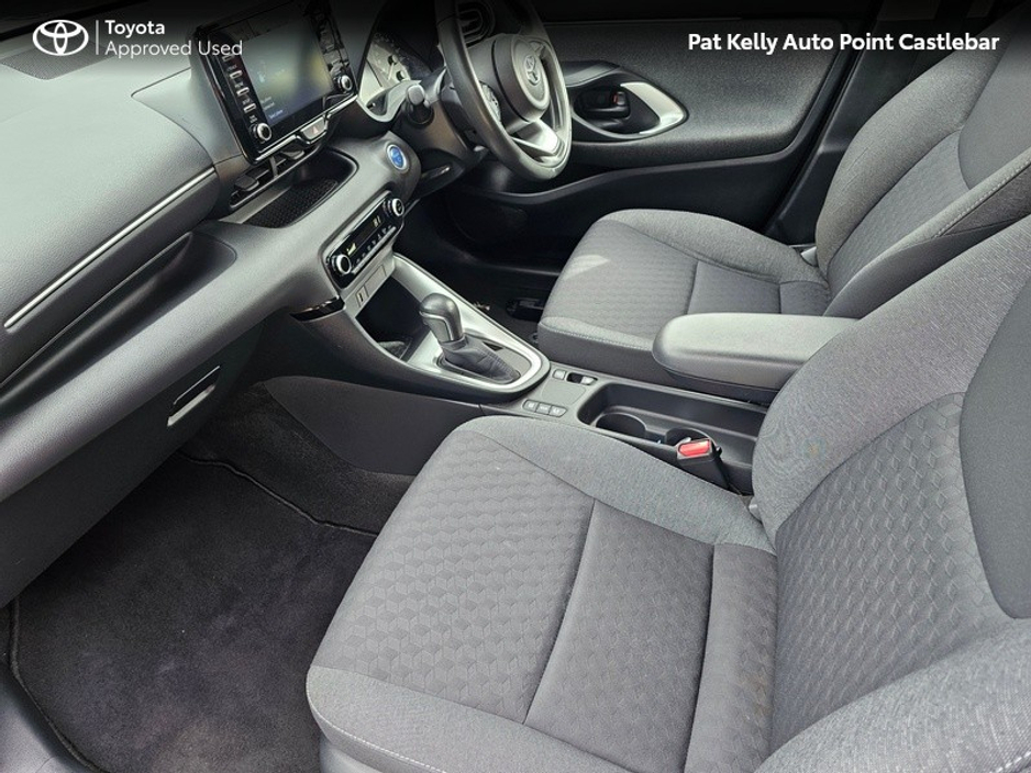 2021 Toyota Yaris - image 6