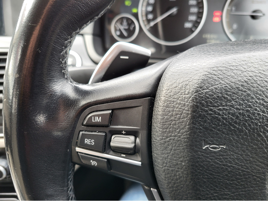 2011 BMW 5 Series - image 16