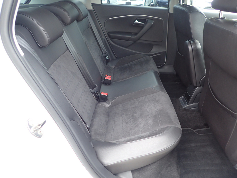 2016 Volkswagen Polo 1.2 TSI HIGHLINE PLUS PETROL AUTOMATIC // HEATED HALF LEATHER // PARK ASSIST // REVERSING CAMERA // PRO MEDIA PACK // CRUISE // FOGS // IDEAL STARTER CAR // IMMACULATE EXAMPLE €13,950