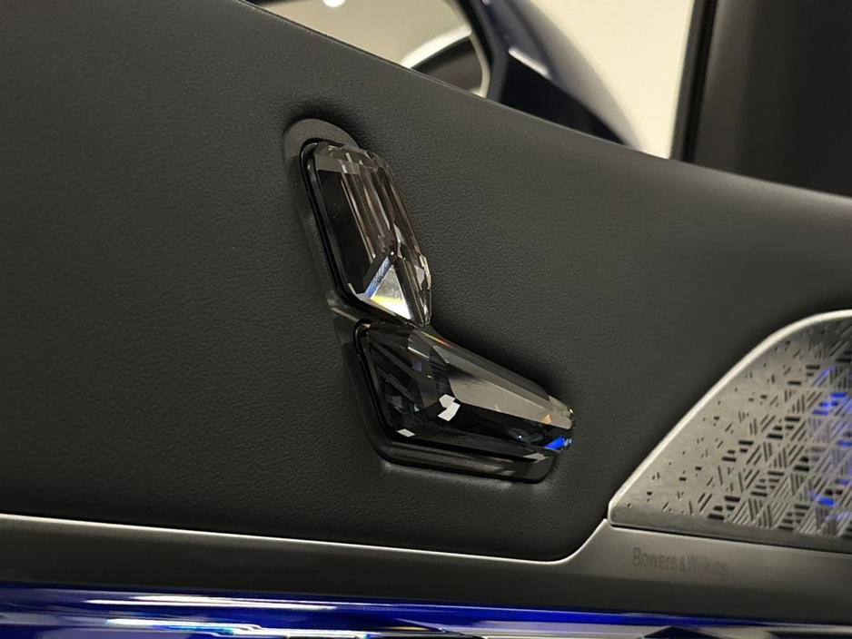 2024 BMW 7 Series - image 28