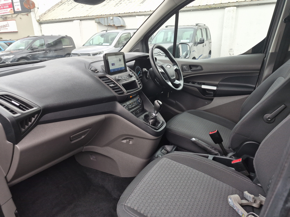 2022 Ford Tourneo Connect - image 2