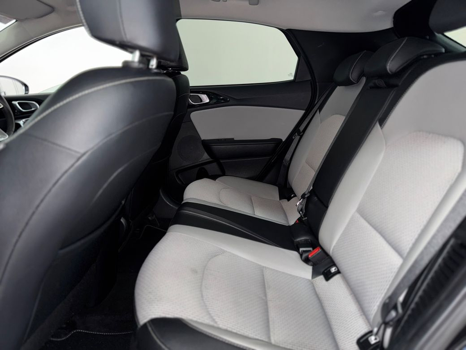 2020 Kia XCeed - image 4