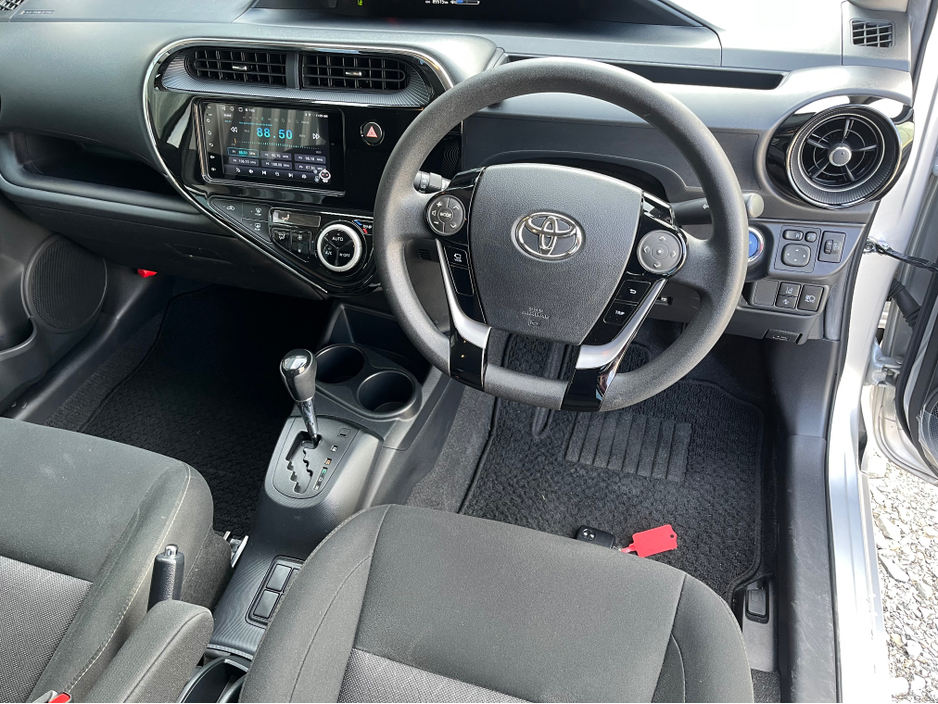 2020 Toyota Aqua - image 6