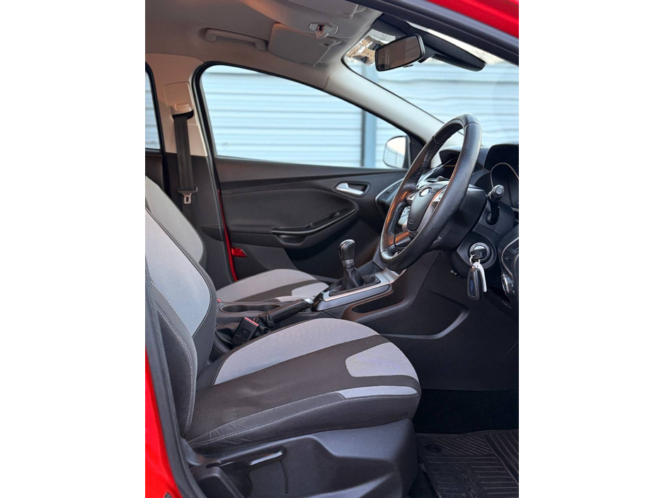 2014 Ford Focus - image 28