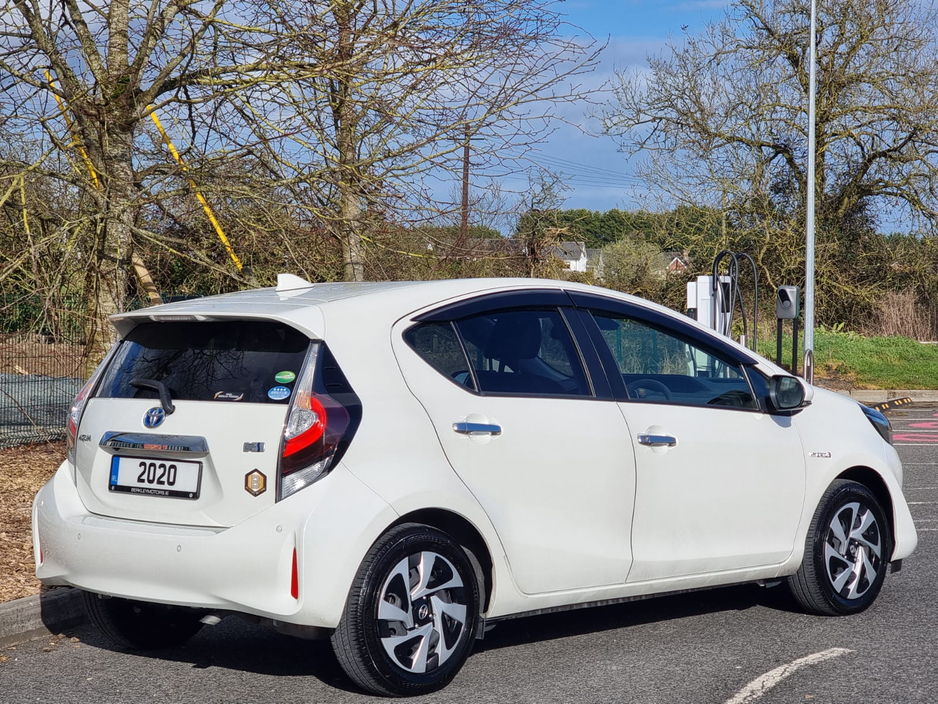 2018 Toyota Aqua - image 5