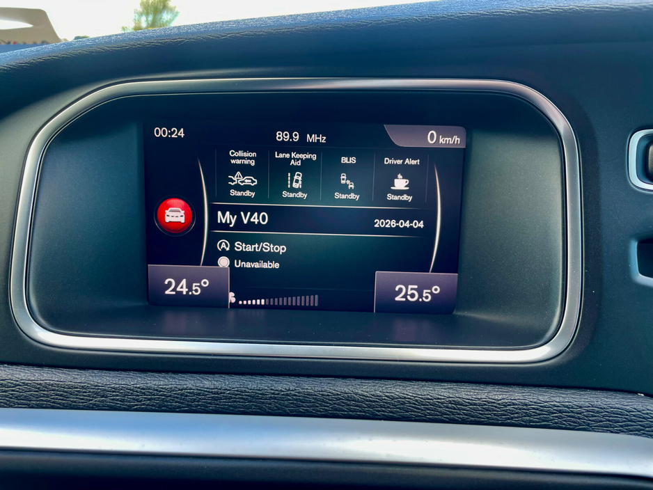 2019 Volvo V40 - image 42