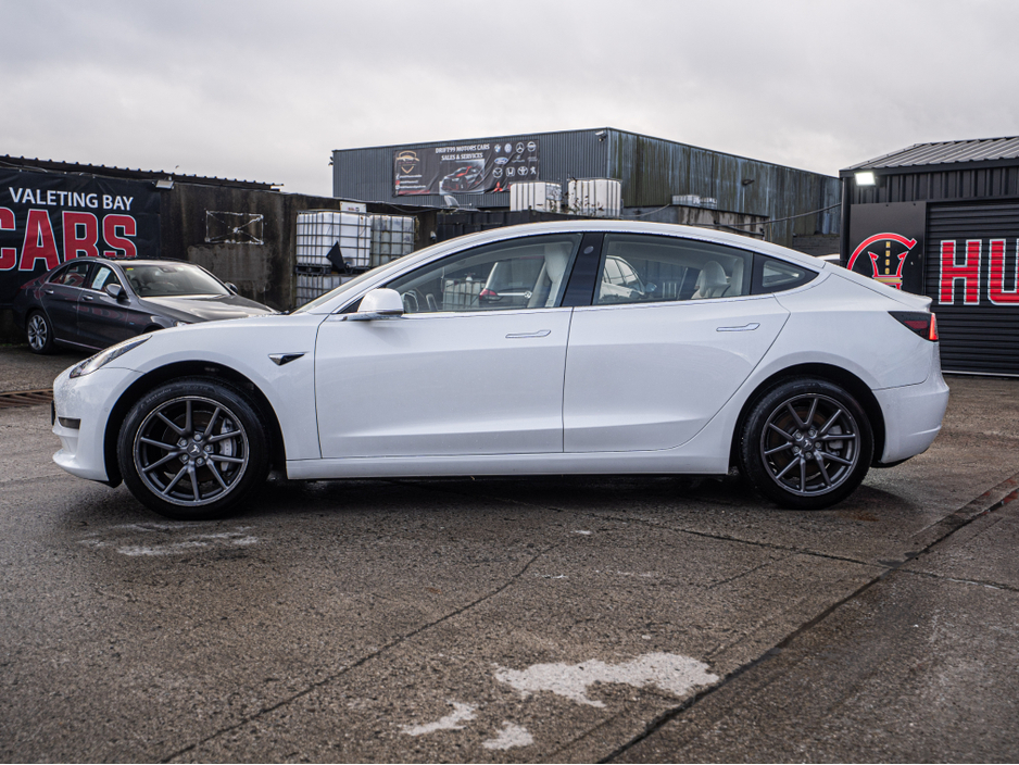 2020 Tesla Model 3 - image 16