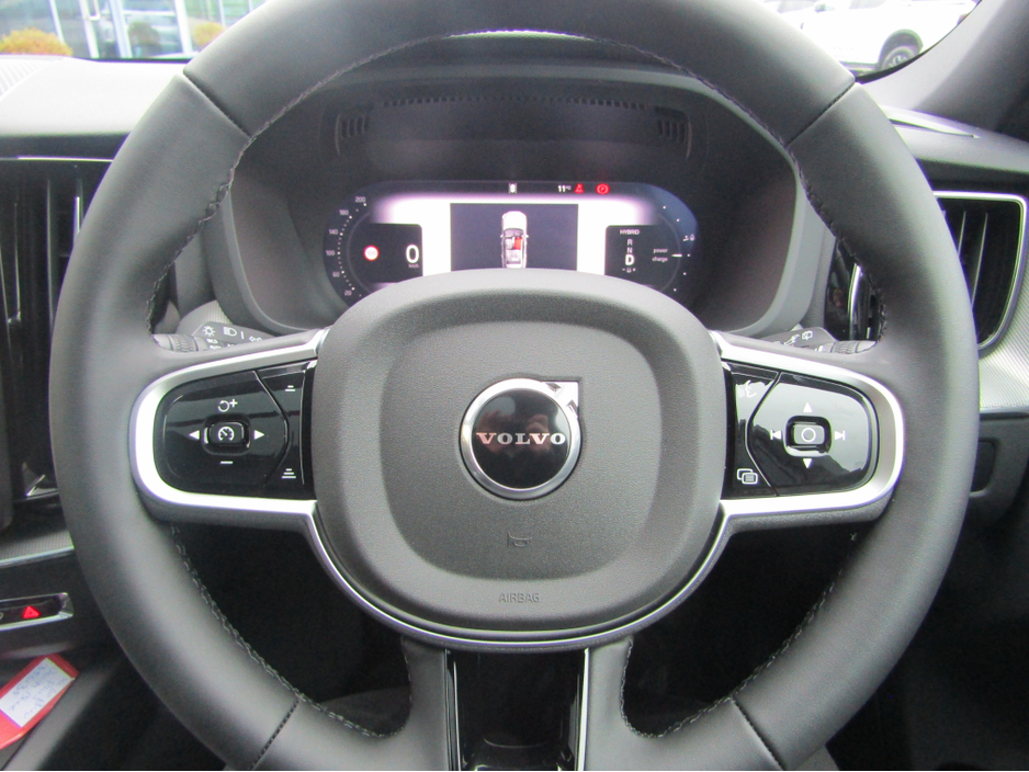 2026 Volvo XC60 - image 8
