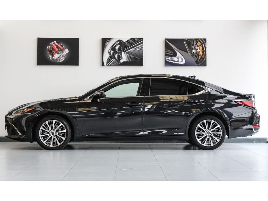 2021 Lexus ES 300 H - image 8