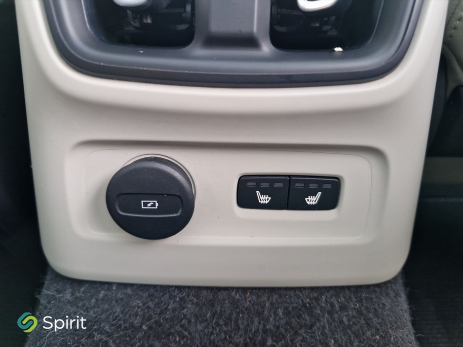 2021 Volvo XC40 - image 16