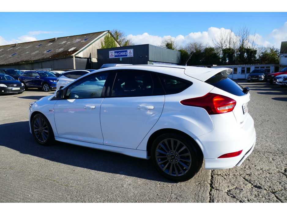 2018 Ford Focus - image 7