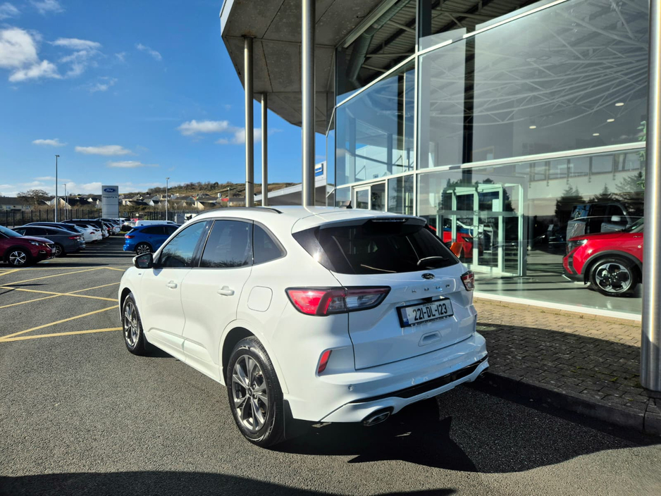 2022 Ford Kuga - image 2