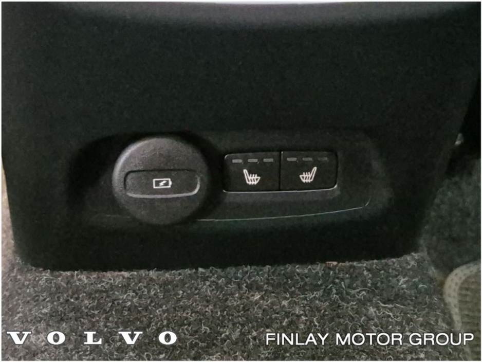 2023 Volvo XC40 - image 27