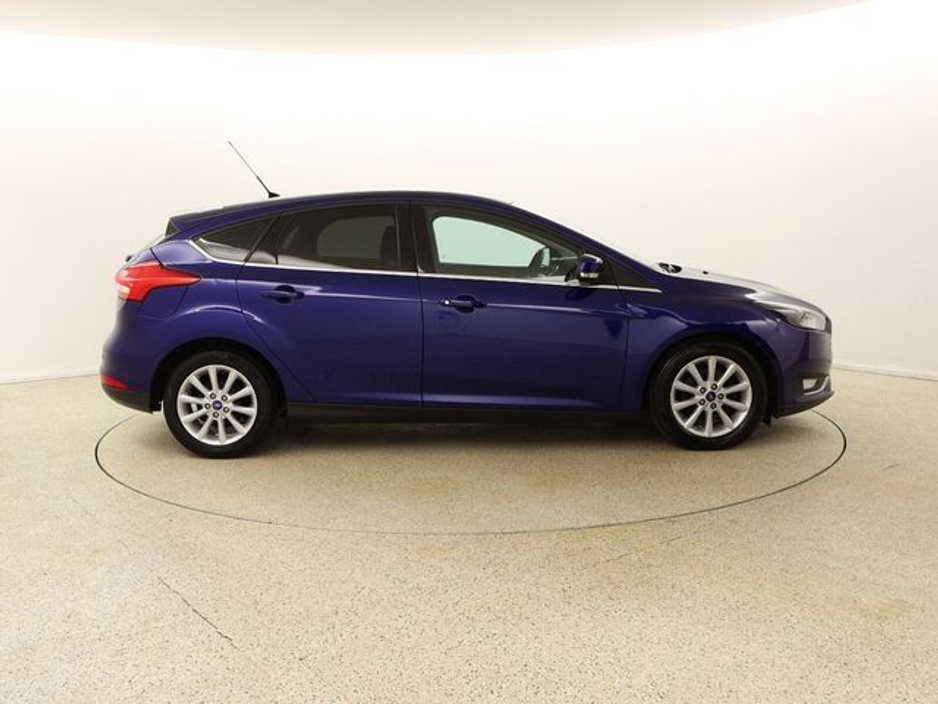 2015 Ford Focus - image 8