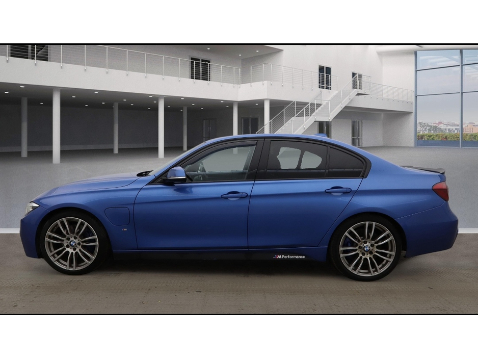 2016 BMW 3 Series - image 5