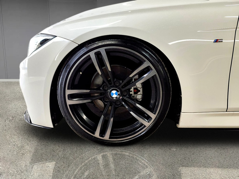 2018 BMW 3 Series - image 10