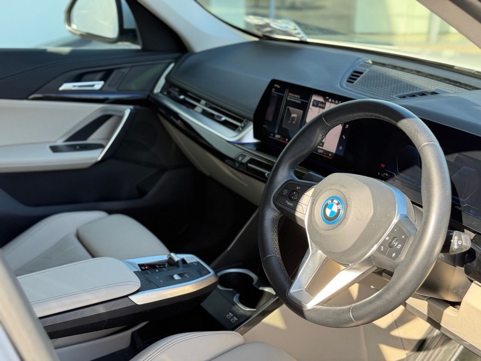 2023 BMW X1 - image 4