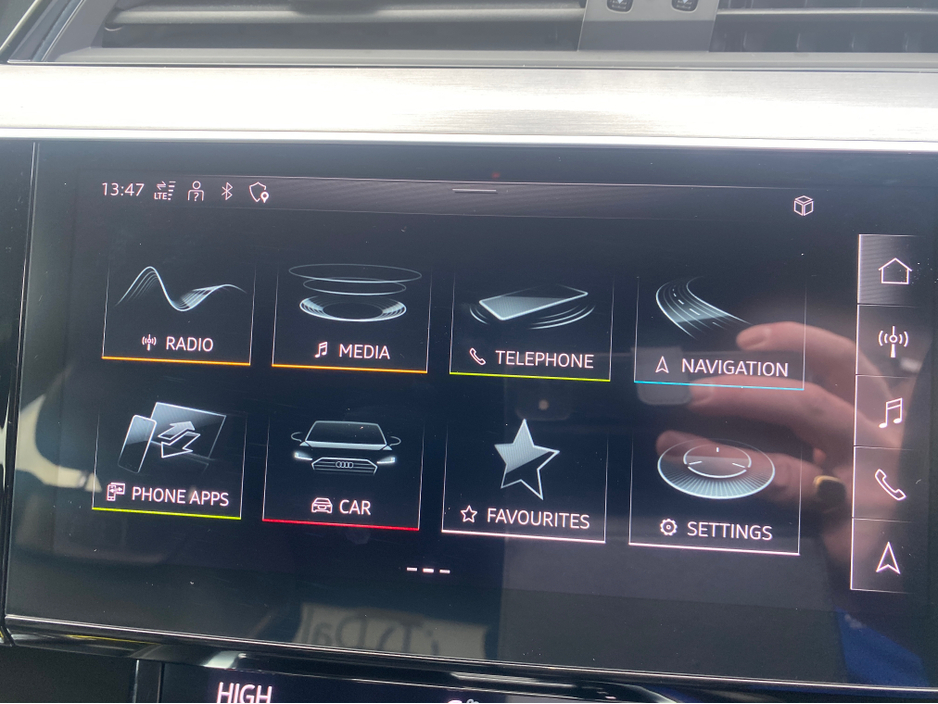 2022 Audi e-tron - image 22