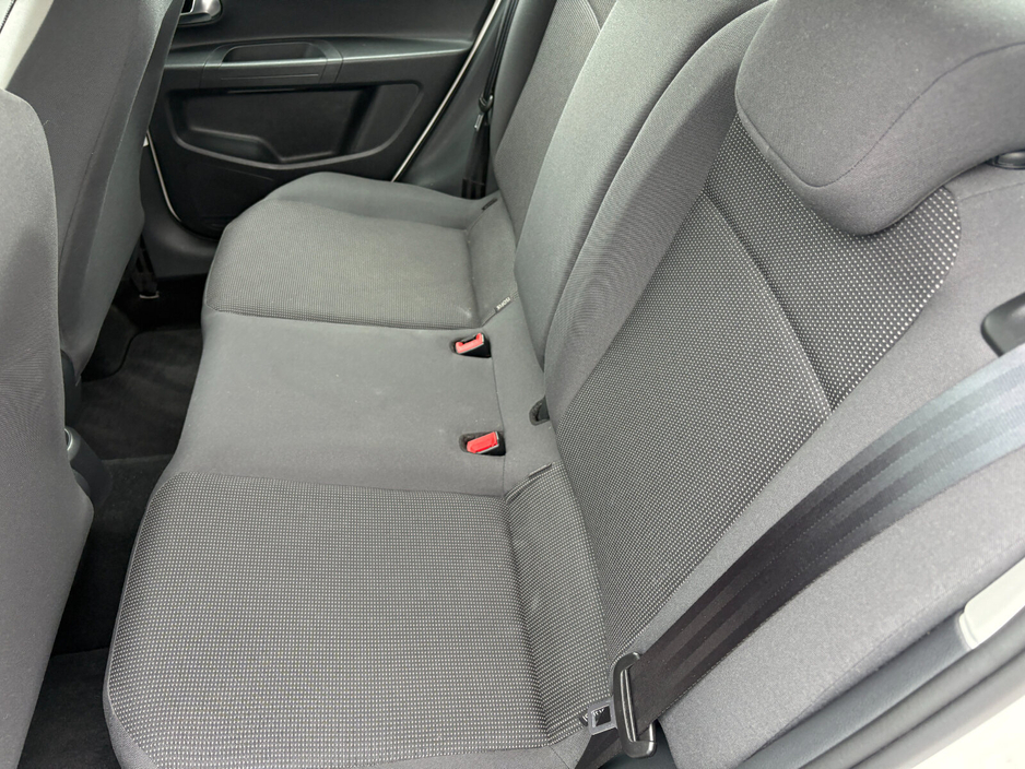 2015 Volkswagen up! - image 17