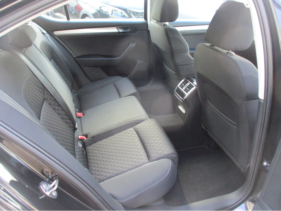 2022 Skoda Superb - image 11