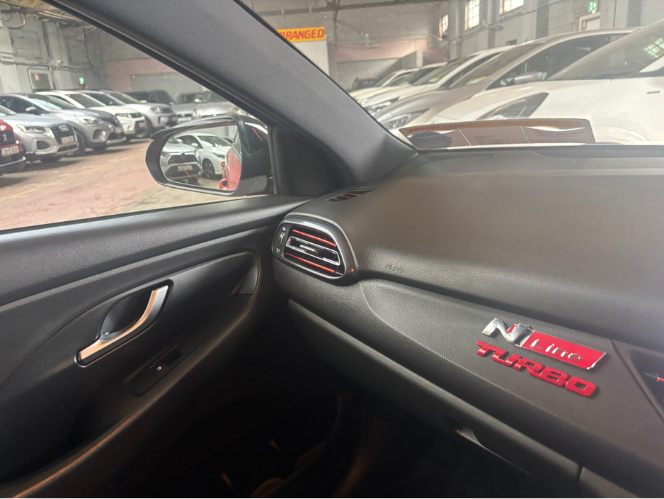 2022 Hyundai i30 - image 20