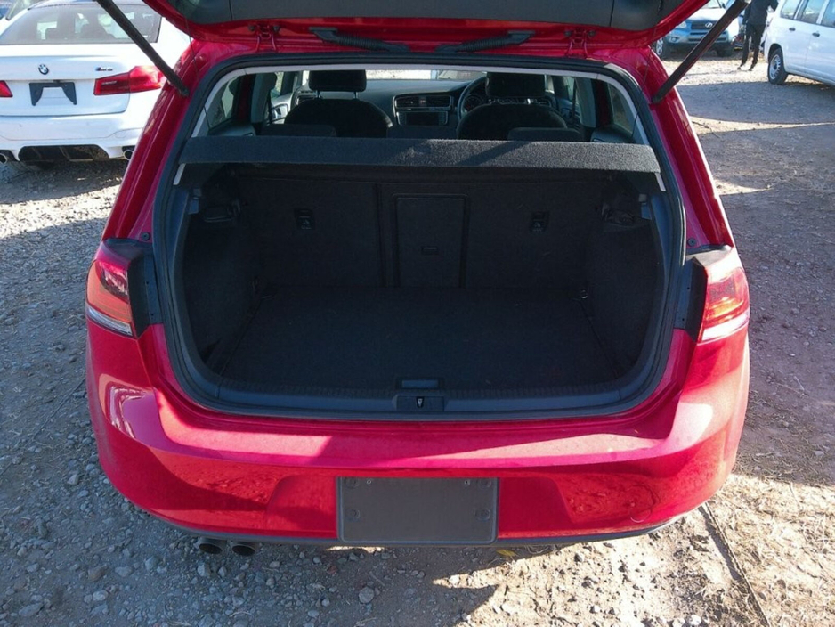 2015 Volkswagen Golf - image 12