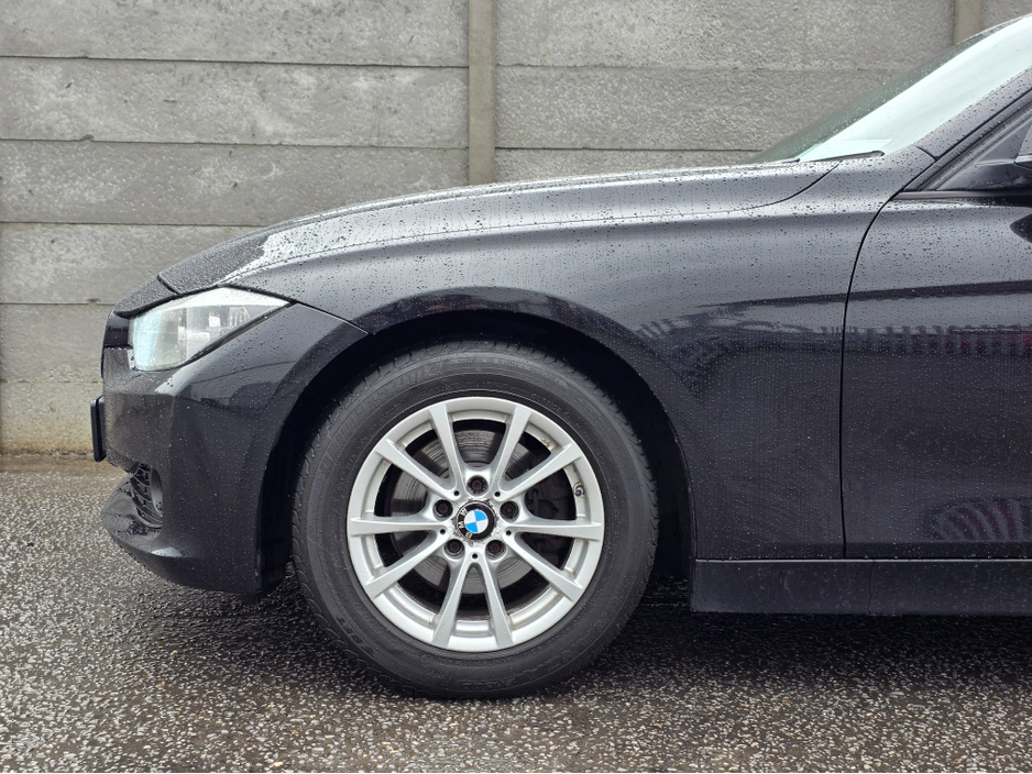 2014 BMW 3 Series - image 4
