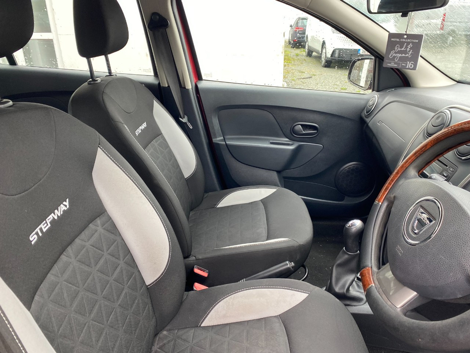 2017 Dacia Sandero - image 8