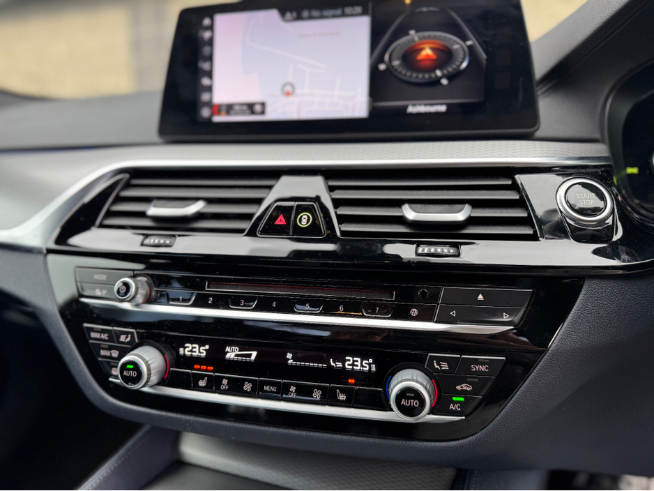 2017 BMW 5 Series - image 28