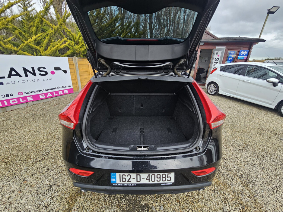 2016 Volvo V40 - image 19