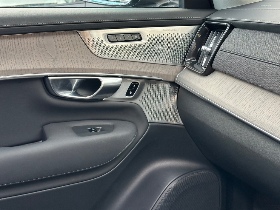 2025 Volvo XC90 - image 21