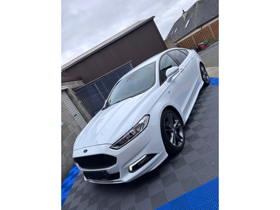 2018 Ford Mondeo - image 2