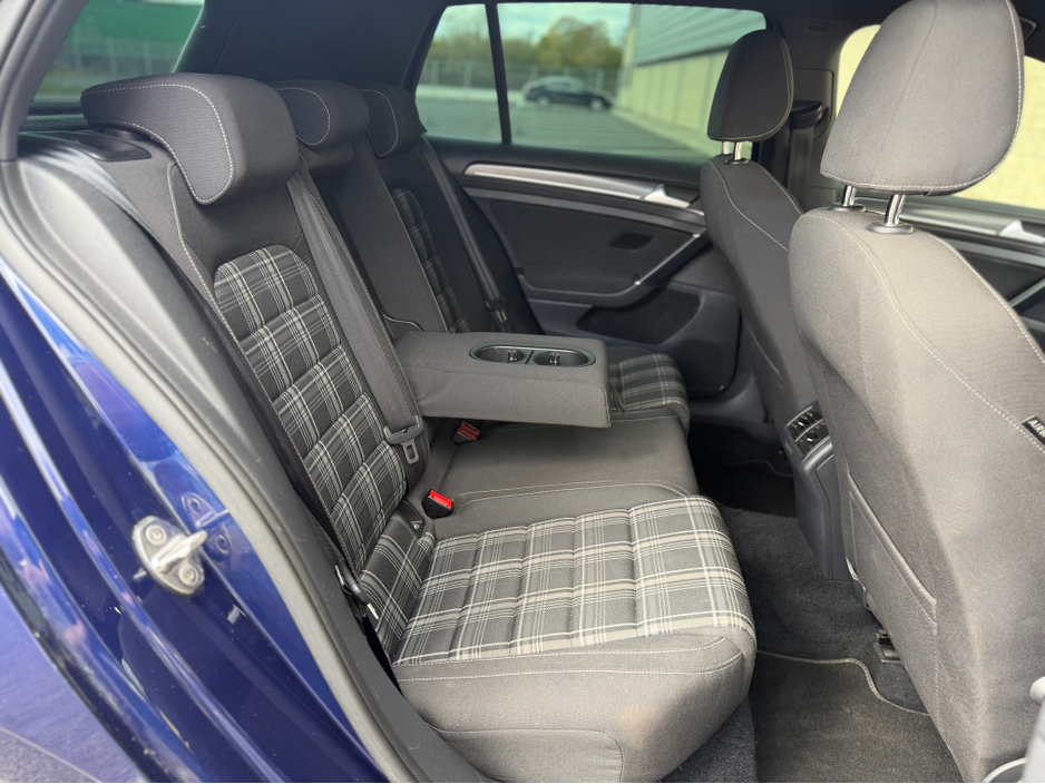 2017 Volkswagen Golf - image 24