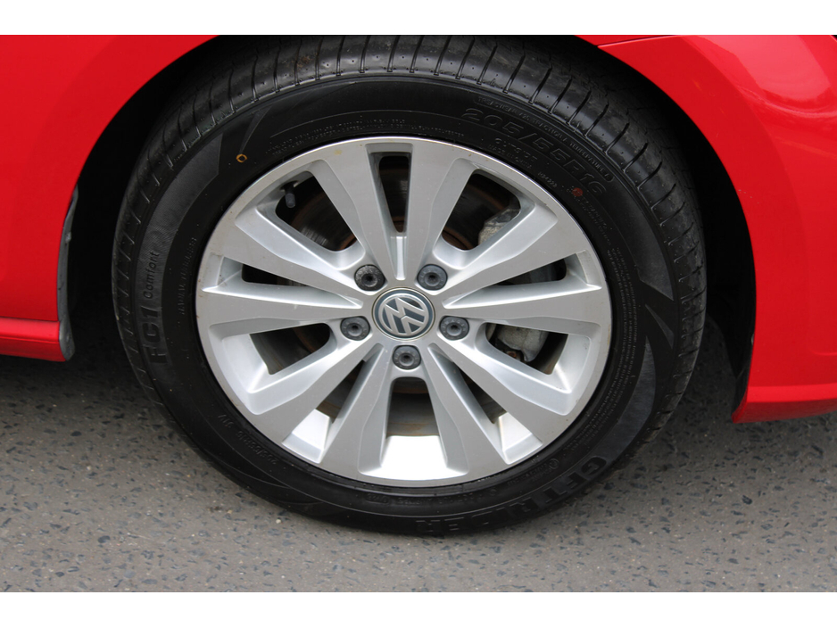 2018 Volkswagen Golf - image 10