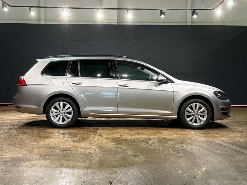 2016 Volkswagen Golf - image 2