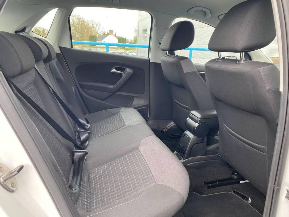 2017 Volkswagen Polo - image 8