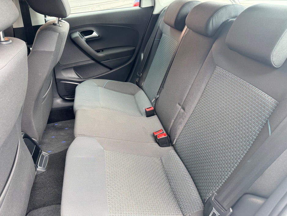 2016 Volkswagen Polo - image 13