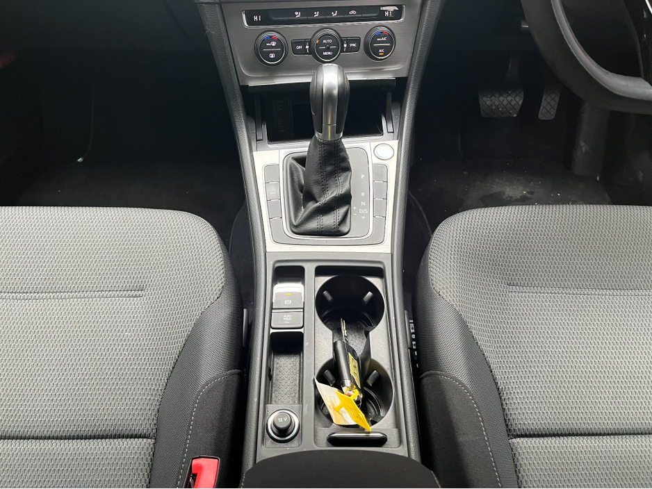 2016 Volkswagen Golf - image 3